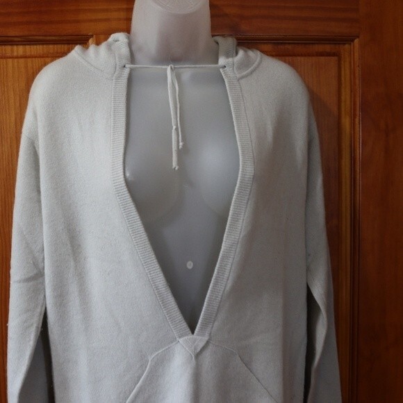 The Breed Gray Cashmere Deep V Sweater Hood Pockets Medium Luxury Layering Knit - Picture 4 of 12